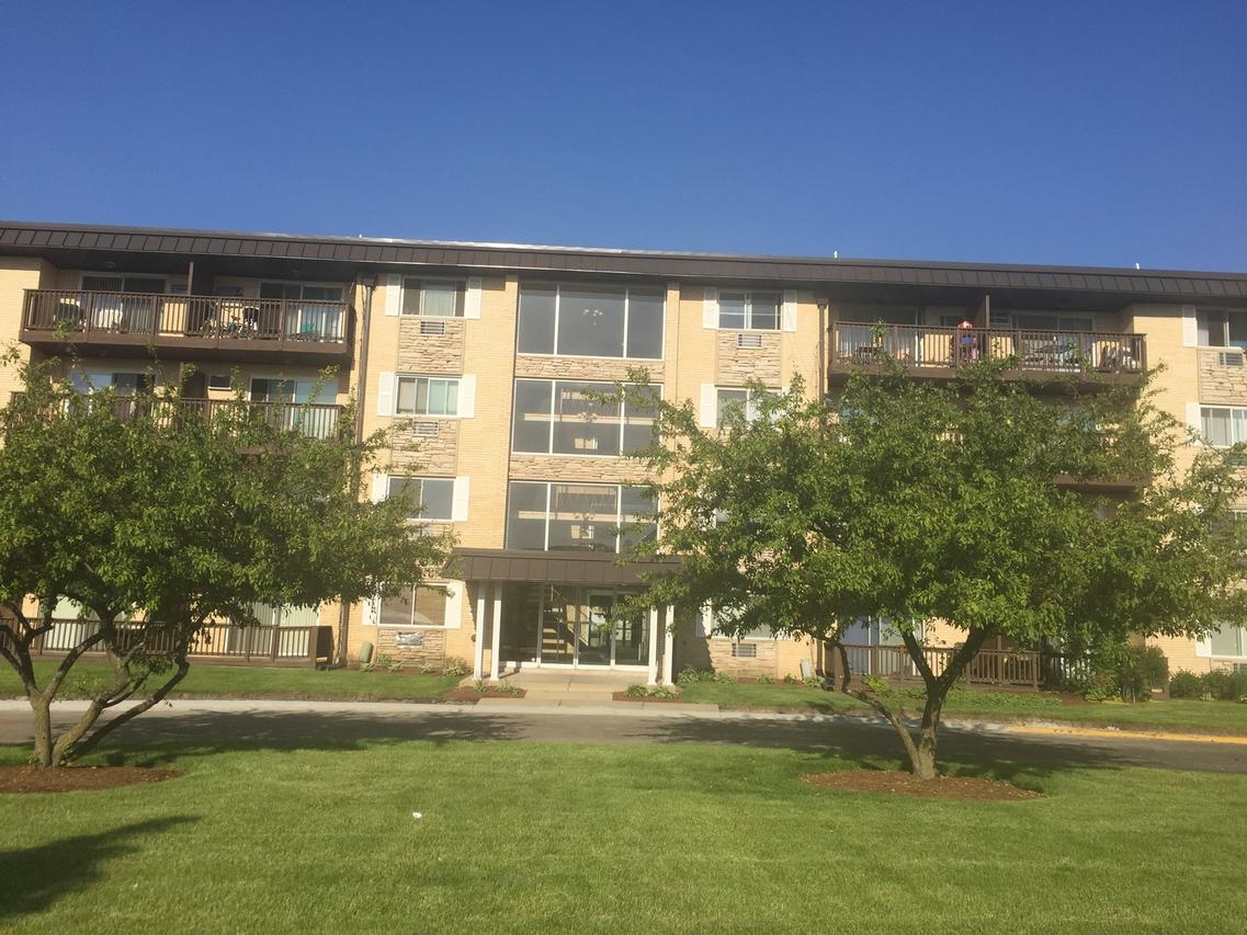 2218 S Goebbert Rd. #298, Arlington Heights, IL 60005
