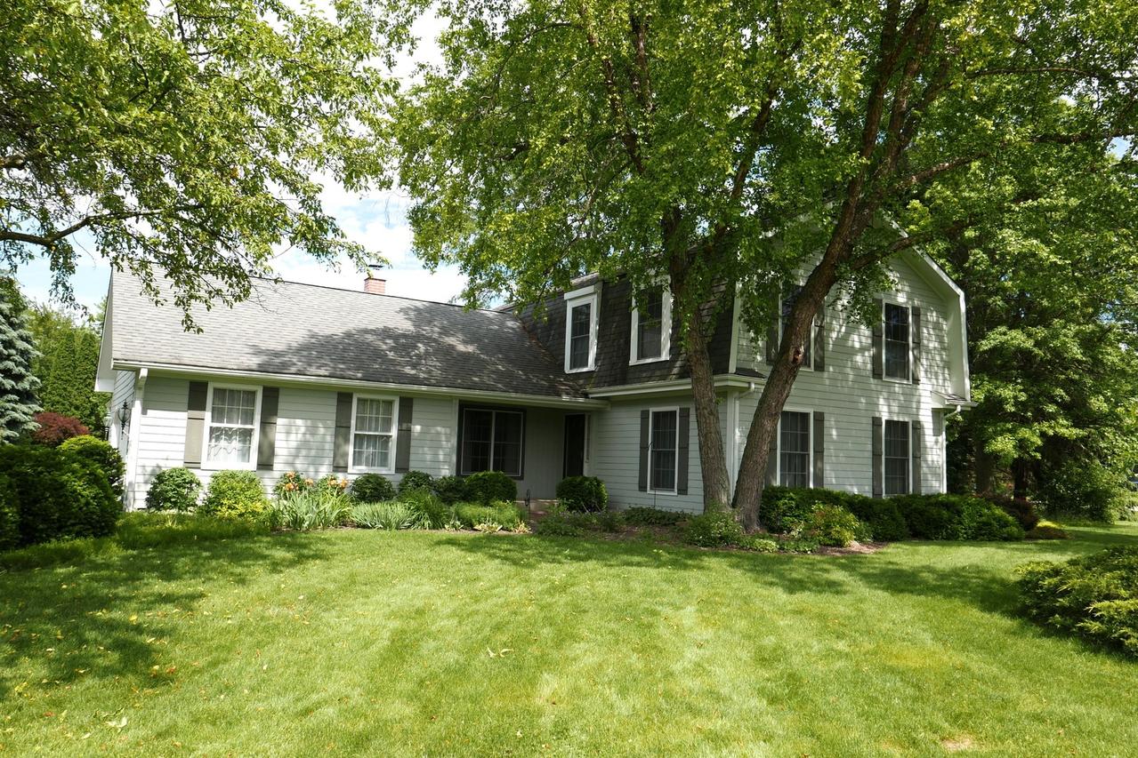 6136 Hidden Oak Dr., Crystal Lake, IL 60012