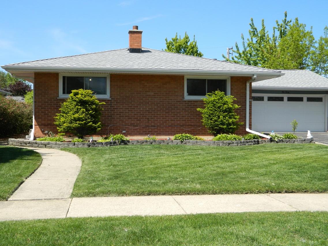 420 Ambleside Rd., Des Plaines, IL 60016