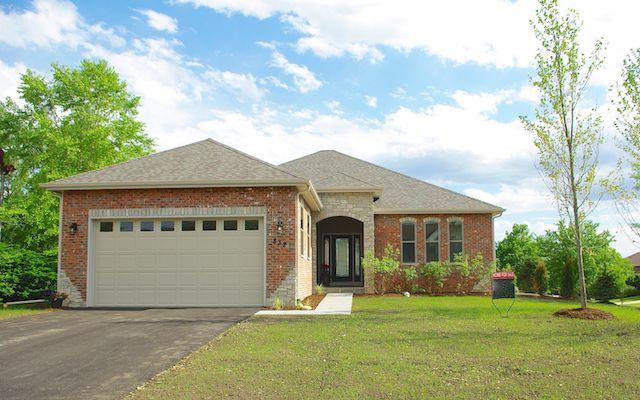 832 Queens Gate Cir., Sugar Grove, IL 60554