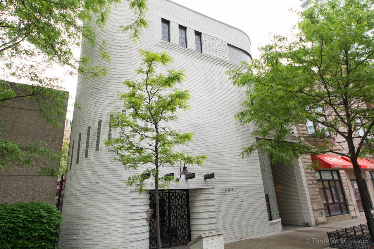 1209 N State St. #11, Chicago, IL 60611
