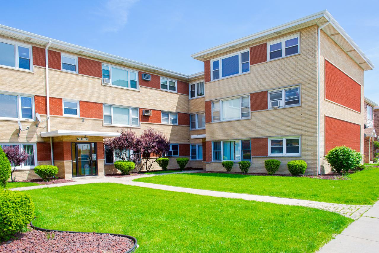 6945 S Pulaski Rd. #F2, Chicago, IL 60629