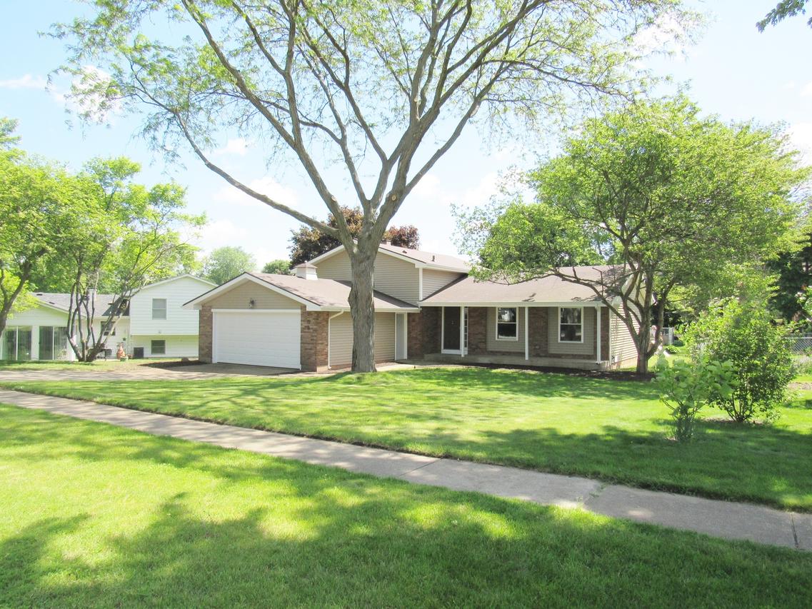 508 Stratford Ct., Mchenry, IL 60050
