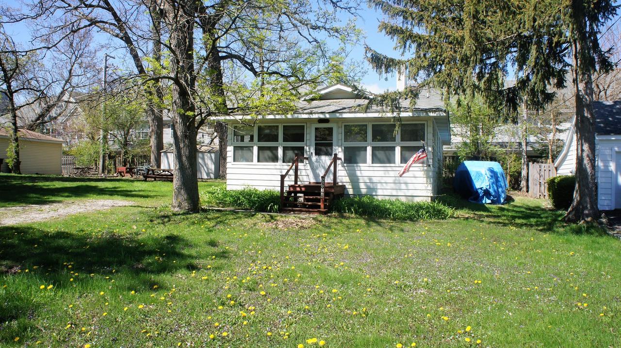 33960 N Lake Rd., Grayslake, IL 60030