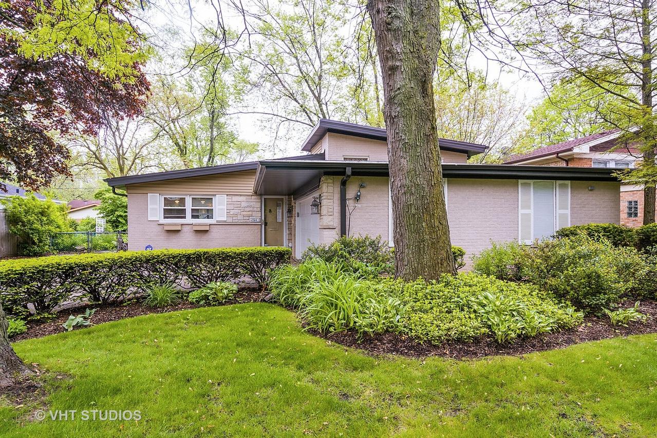 2541 Wilmette Ave., Wilmette, IL 60091