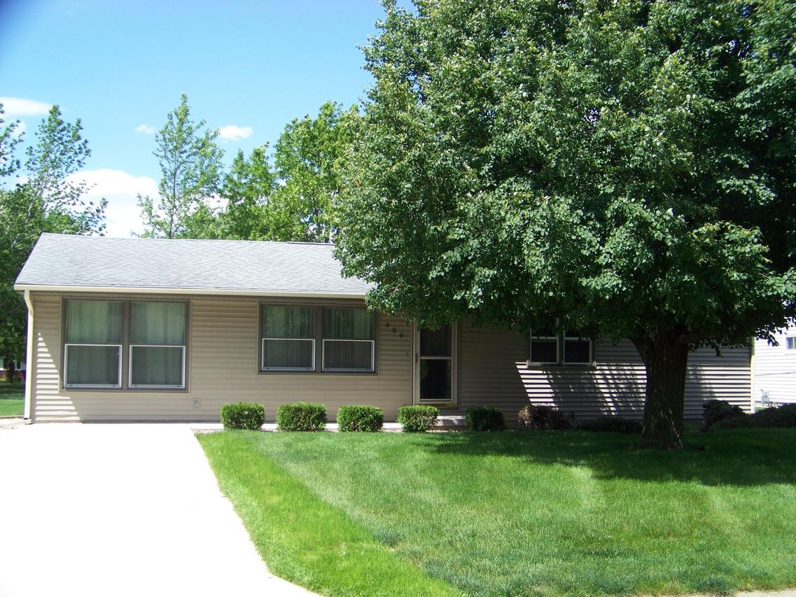 404 Meadow Cir., St. Joseph, IL 61873