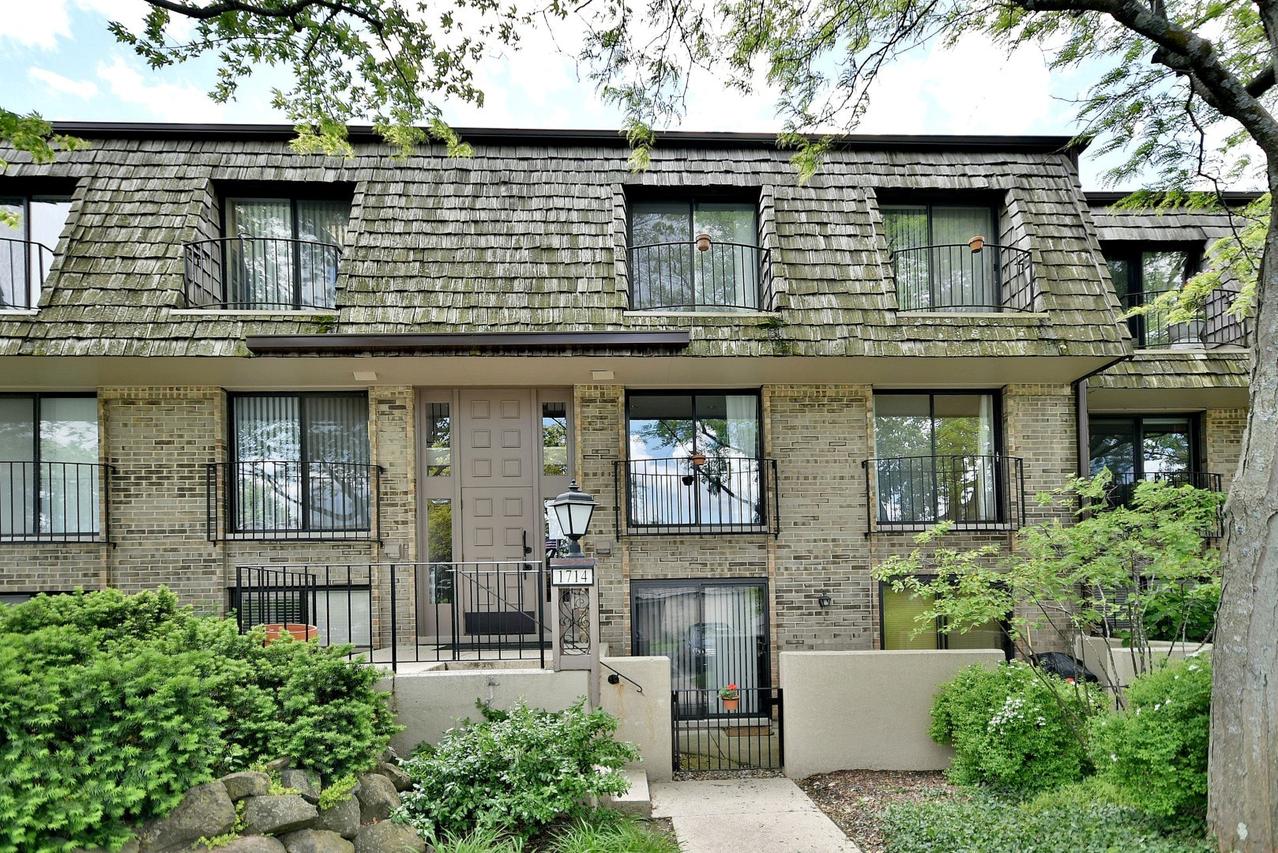 1714 Northfield Sq. #D, Northfield, IL 60093