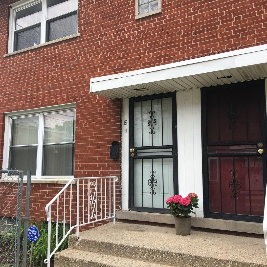 5025 W Gladys (unit E) Ave., Chicago, IL 60644