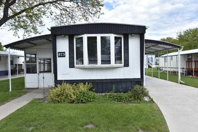 873 Richard Ave., Park City, IL 60085