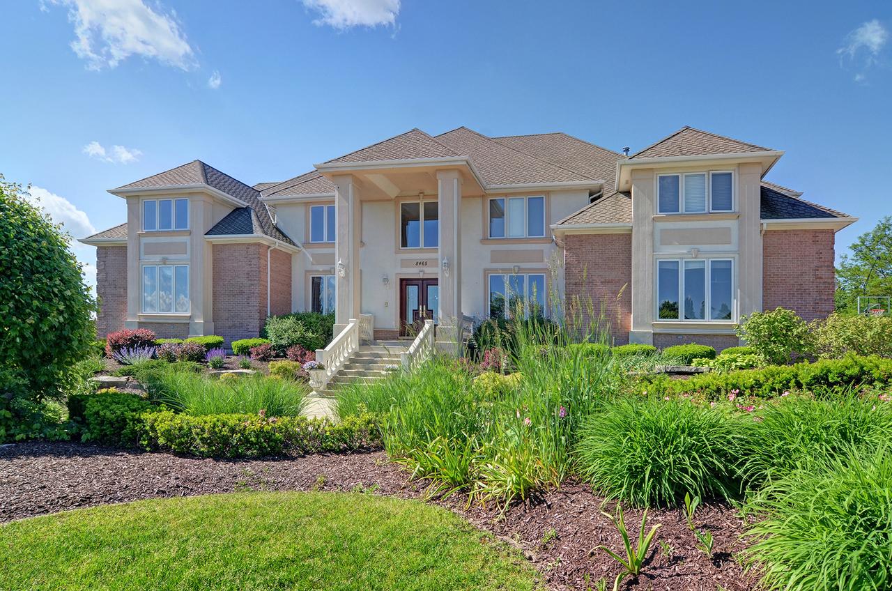8465 Arrowhead Farm Dr., Burr Ridge, IL 60527