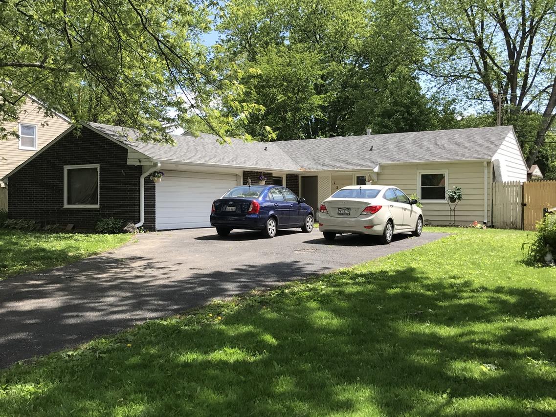 136 N Pinecrest Rd., Bolingbrook, IL 60440
