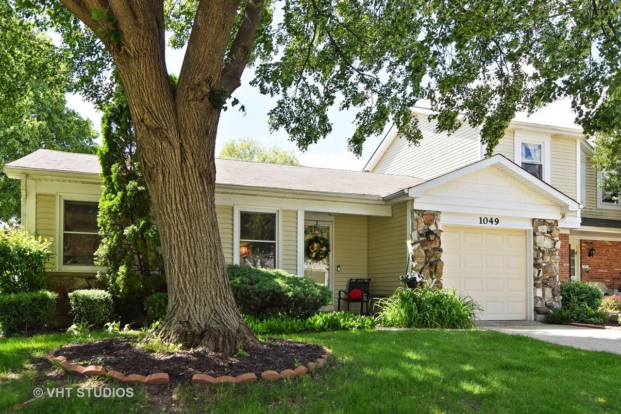 1049 Colony Lake Dr., Schaumburg, IL 60195
