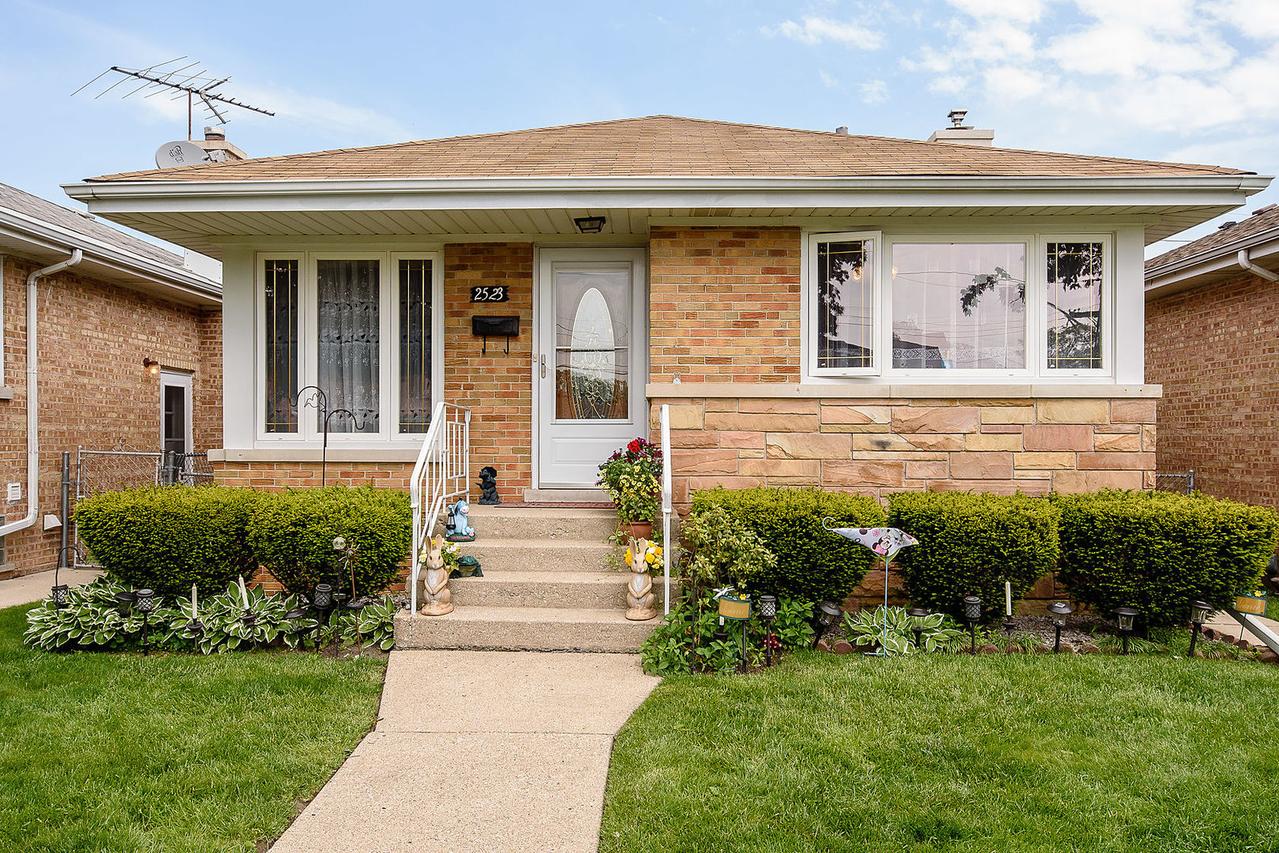 2523 Marwood St., River Grove, IL 60171