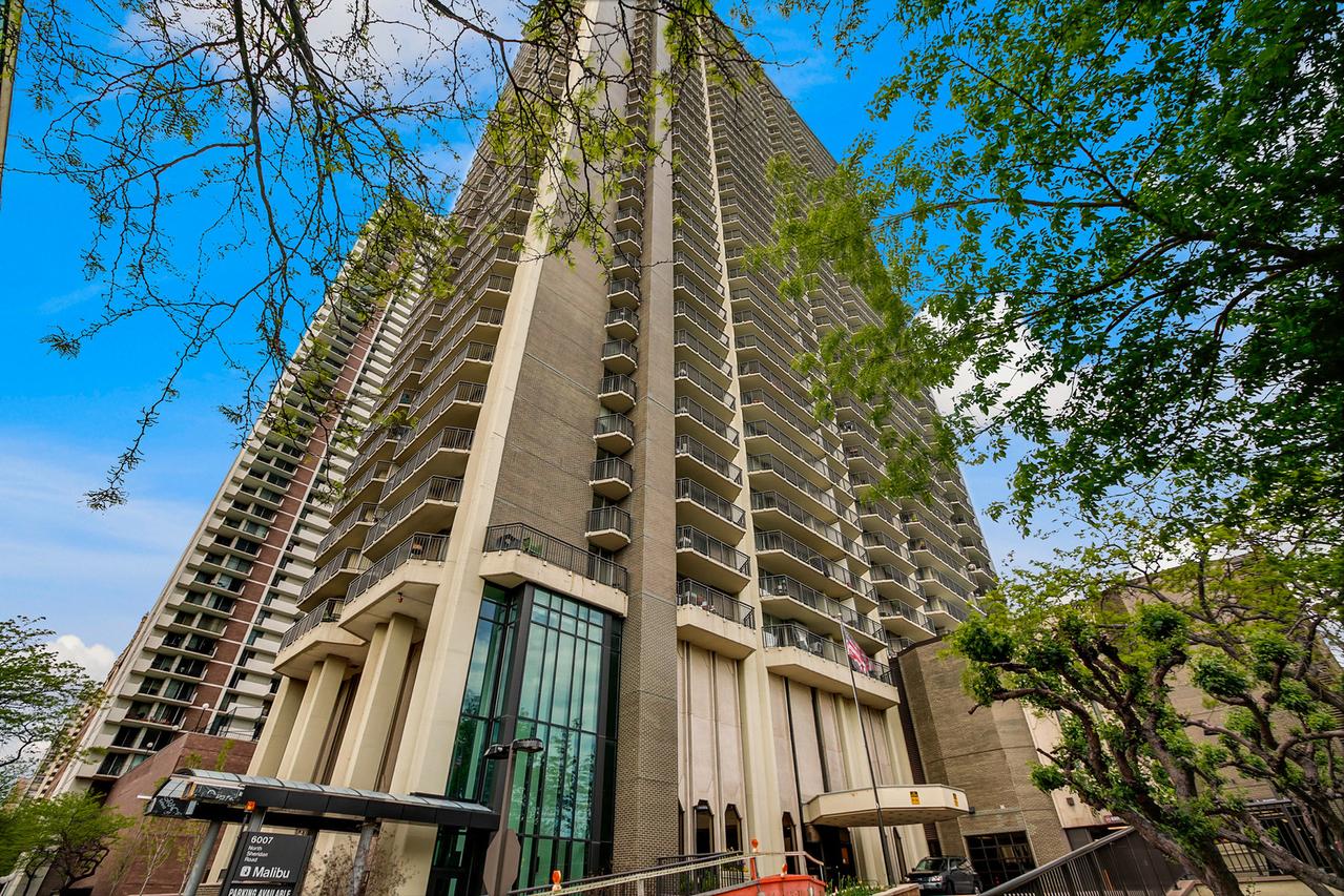 6007 N Sheridan Rd. #29-D, Chicago, IL 60660