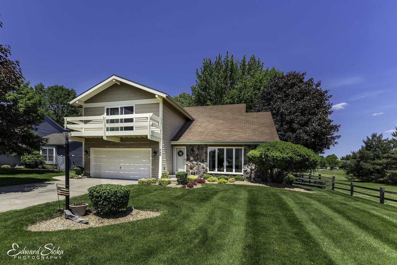 720 Regent Dr., Crystal Lake, IL 60014