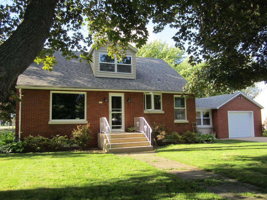 512 Belmont Ave., Hinckley, IL 60520