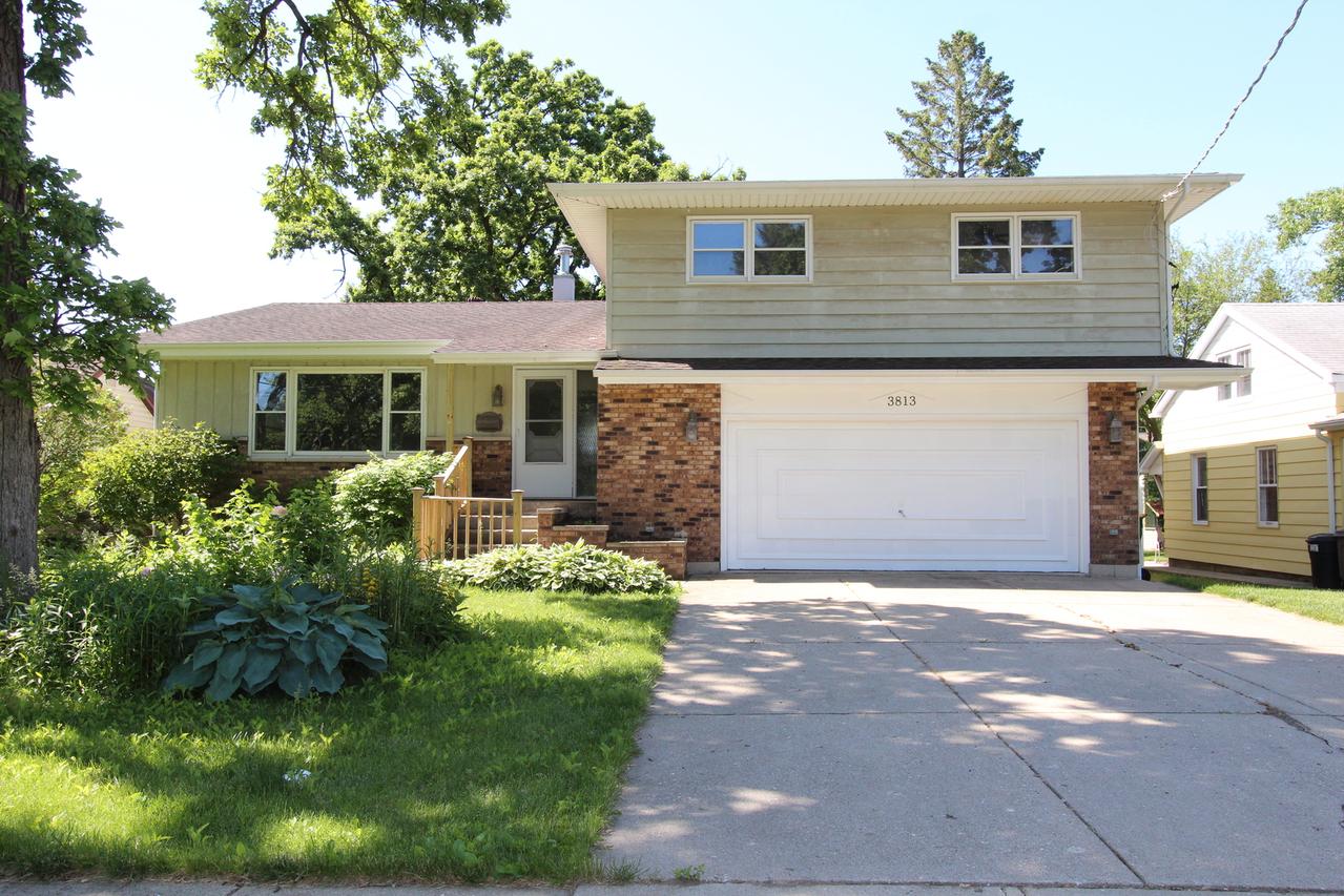 3813 Grove Ave., Mchenry, IL 60050