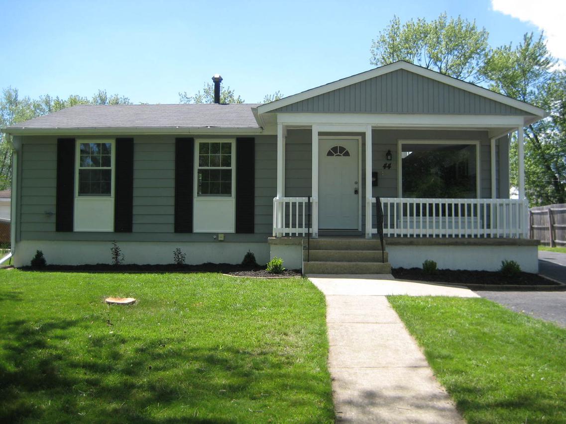 44 N Cottage Grove Ave., Glenwood, IL 60425
