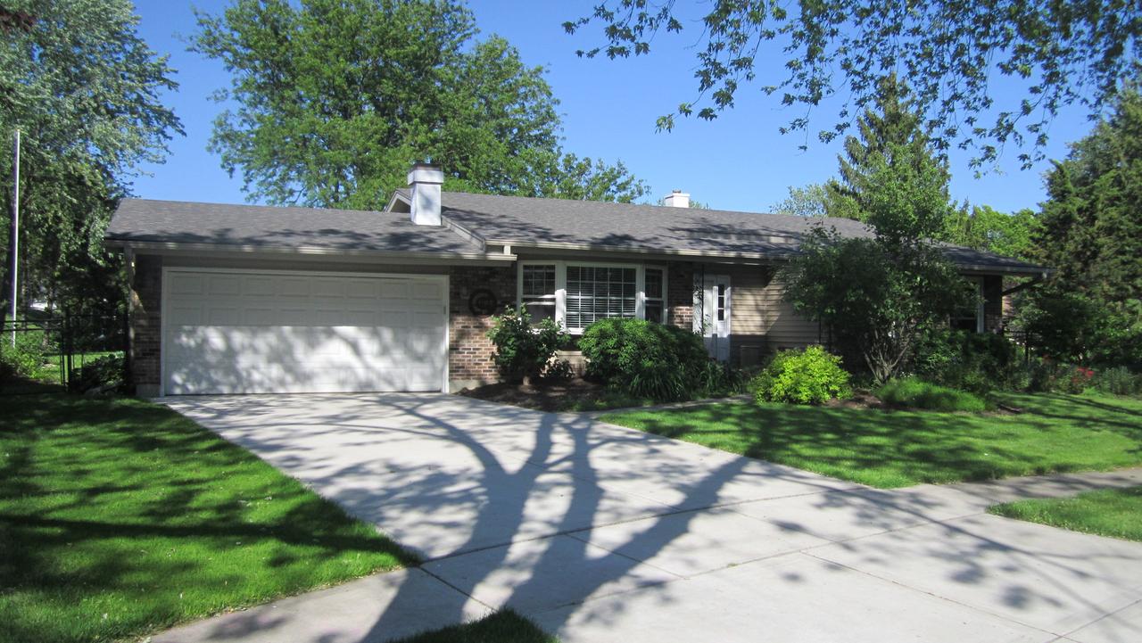 2826 Grissom Ct., Woodridge, IL 60517