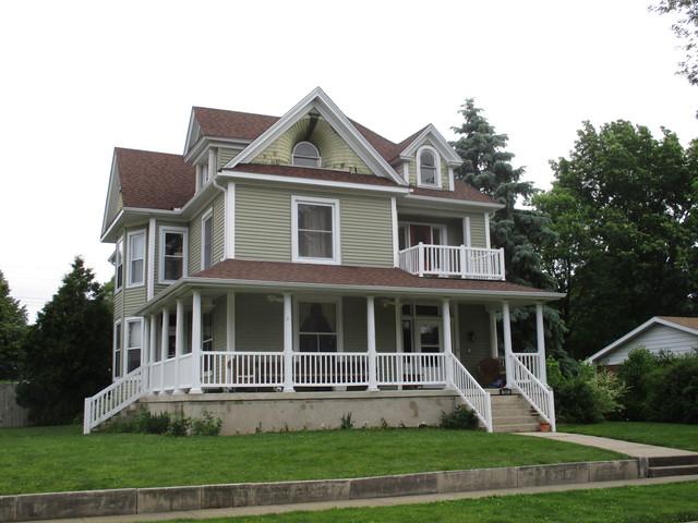 200 E Sale St., Tuscola, IL 61953