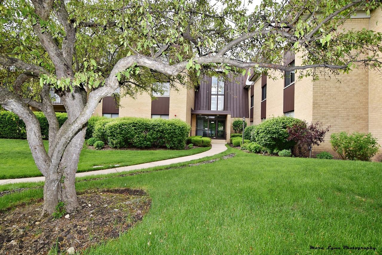 1103 N Mill St. #104, Naperville, IL 60563