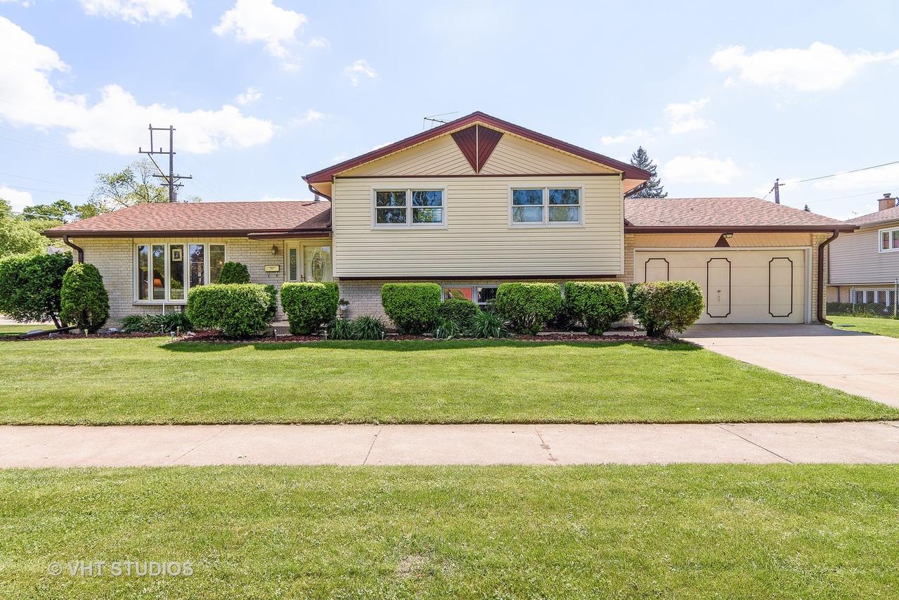 1853 Howard Ave., Des Plaines, IL 60018