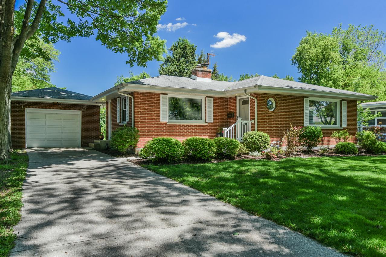 1335 Winona Ave., Aurora, IL 60506