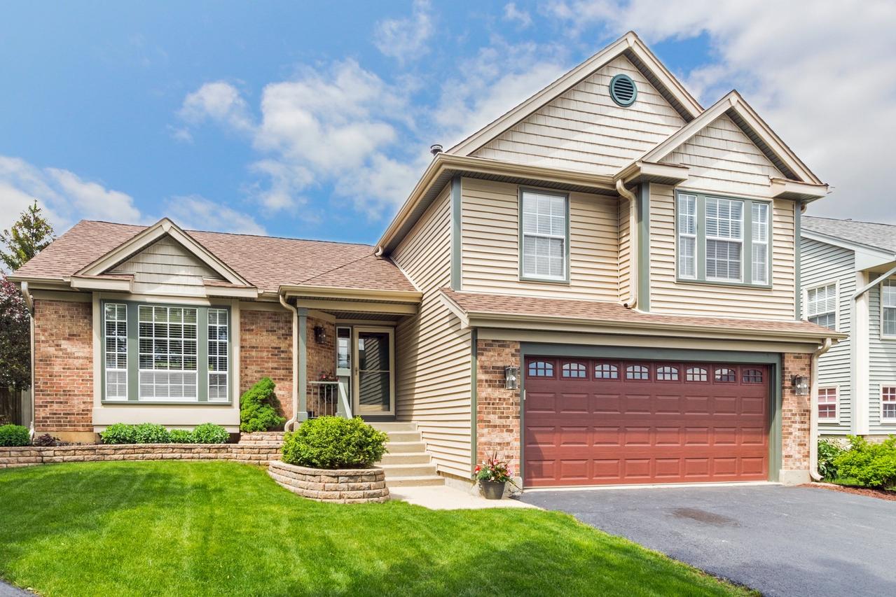 469 Cromwell Ct., Lake Zurich, IL 60047