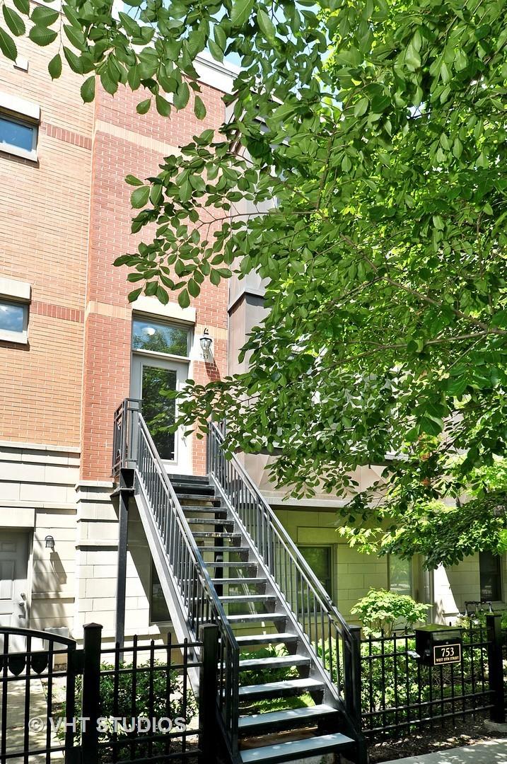753 W 15th St., Chicago, IL 60607