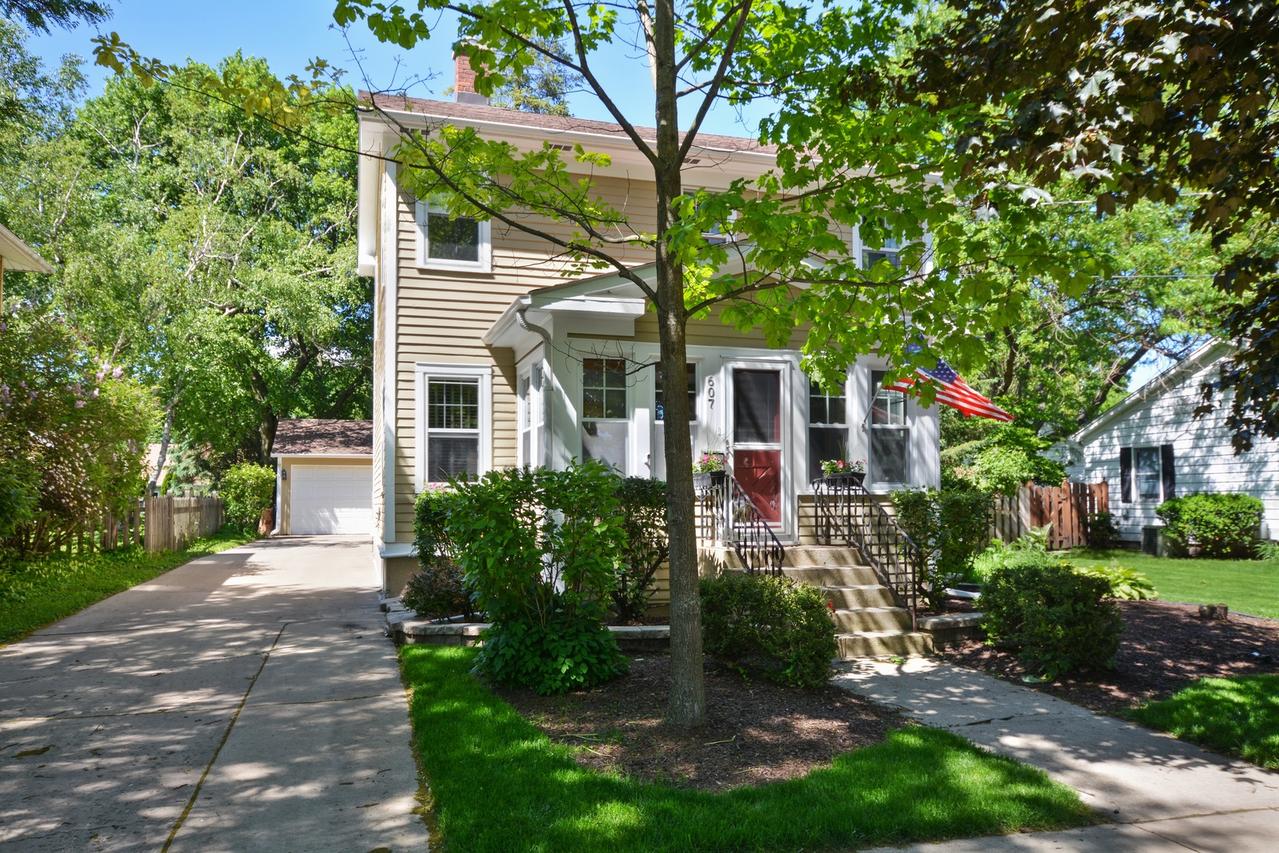 607 Center St., Geneva, IL 60134