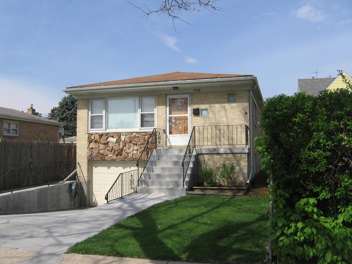 3240 N Osceola Ave., Chicago, IL 60634