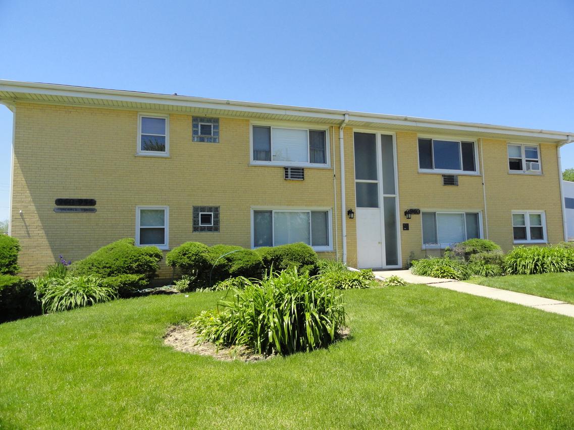 960 Shermer Rd. #9, Glenview, IL 60025