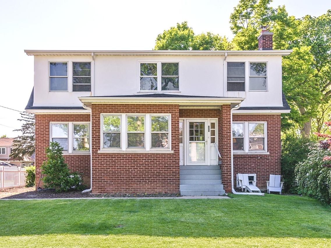 152 Highwood Ave., Highwood, IL 60040