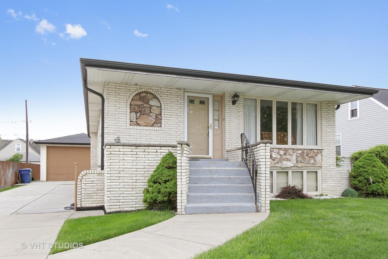 5704 W 89th St., Oak Lawn, IL 60453