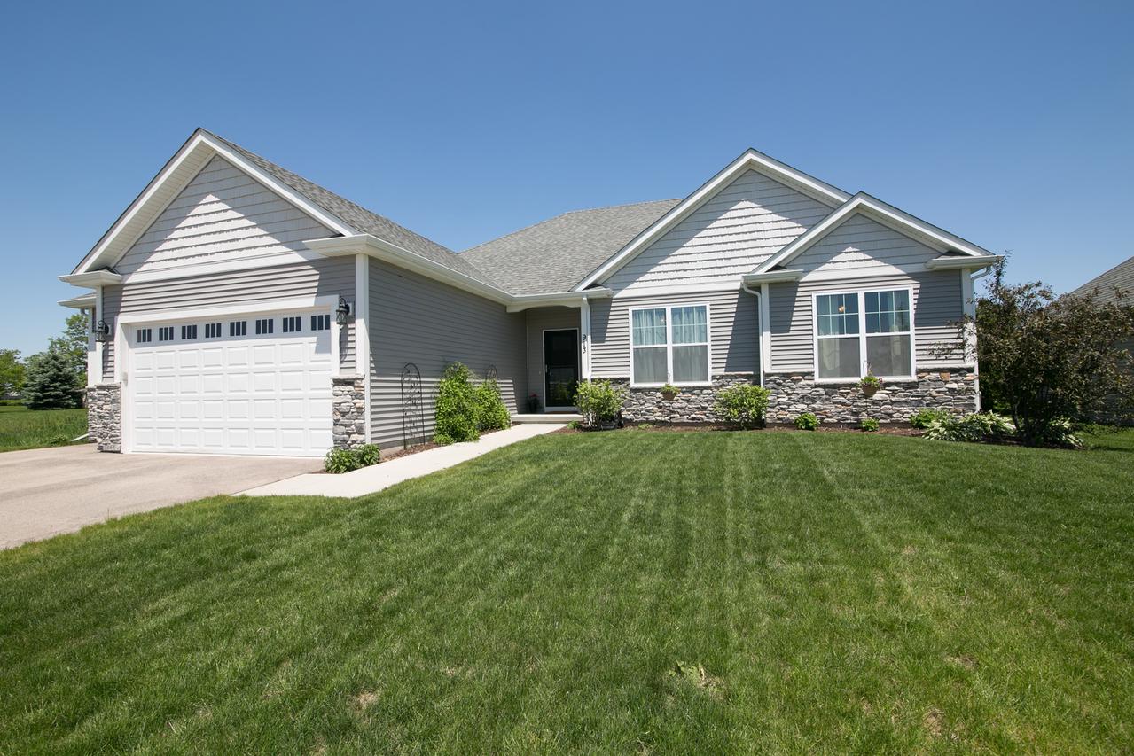 913 Republic Ave., Sycamore, IL 60178