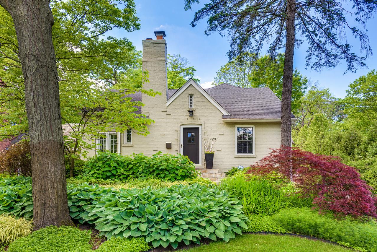 728 Lenox Rd., Glen Ellyn, IL 60137