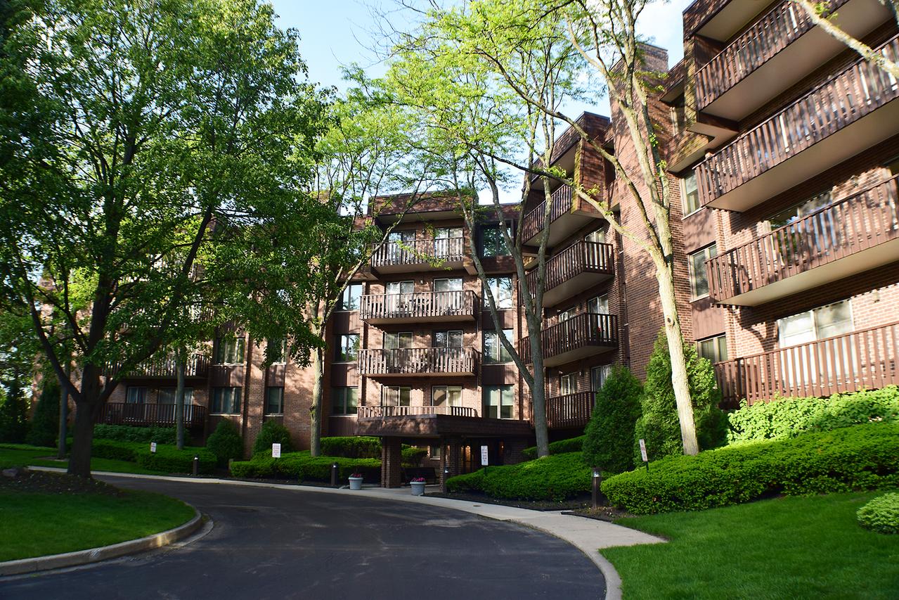 1125 Lake Cook Rd. #505E, Northbrook, IL 60062