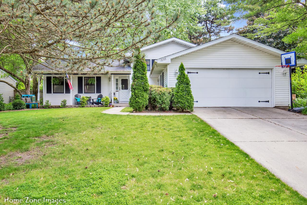 1656 Swallow St., Naperville, IL 60565