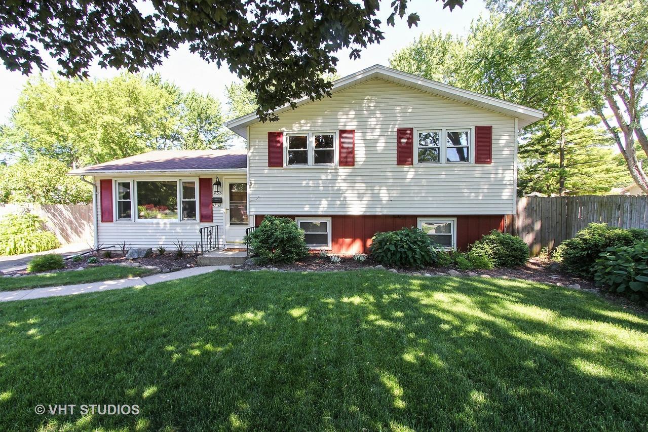 435 Briargate Dr., Grayslake, IL 60030