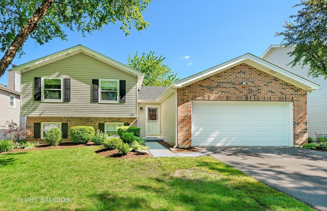 521 Seville Ave., Naperville, IL 60565