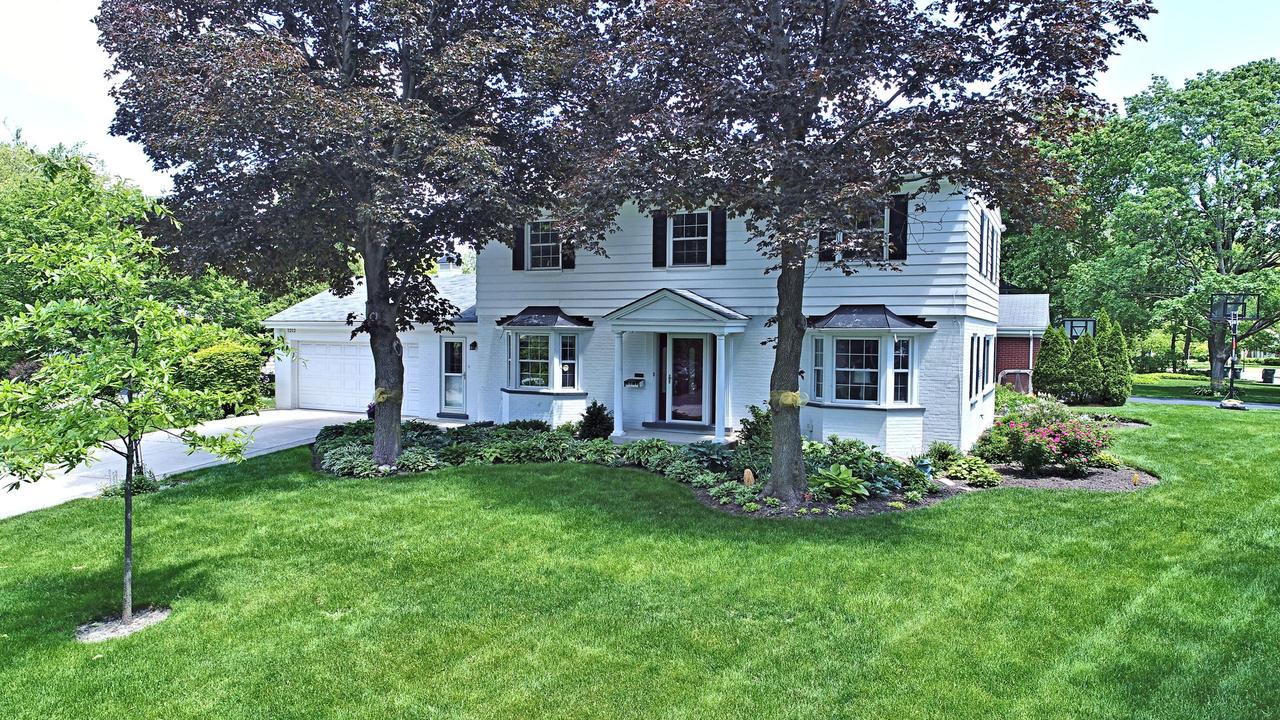 2212 Swainwood Dr., Glenview, IL 60025