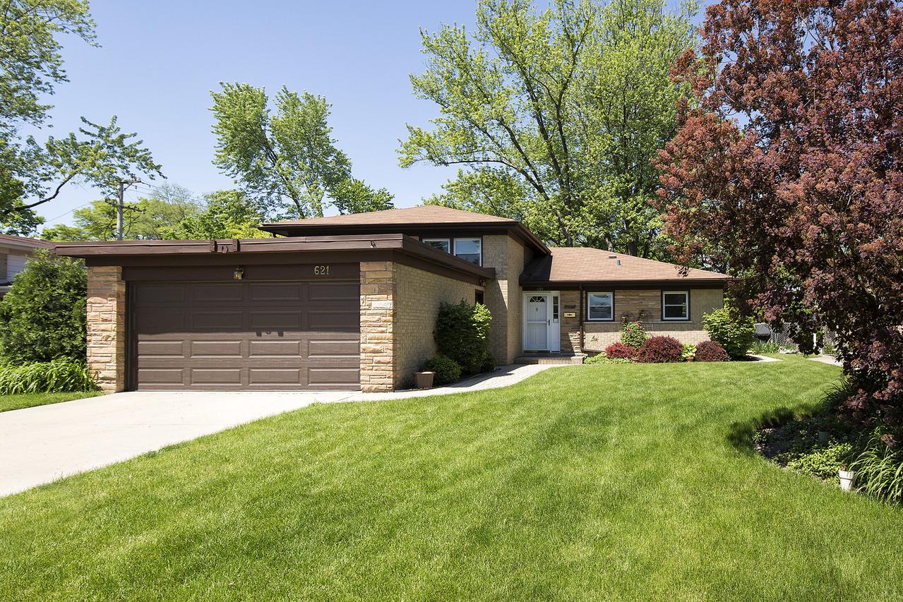 621 Romona Rd., Wilmette, IL 60091