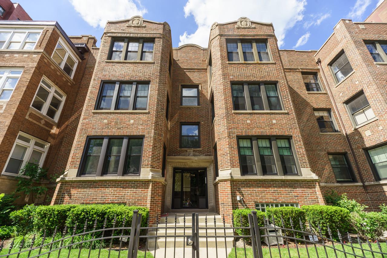718 W Bittersweet Pl. #2, Chicago, IL 60613