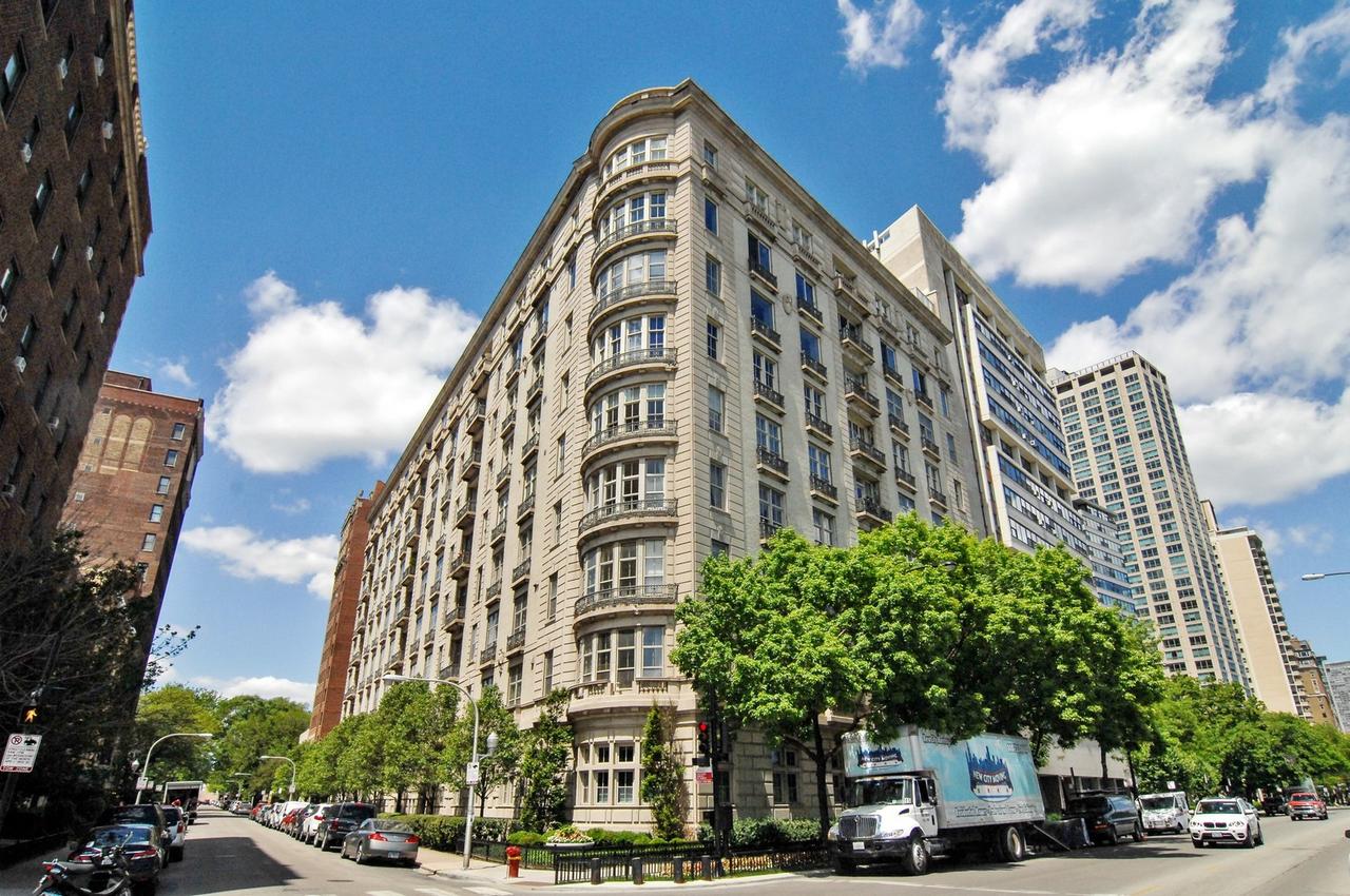 3400 N Lake Shore Dr. #8A, Chicago, IL 60657