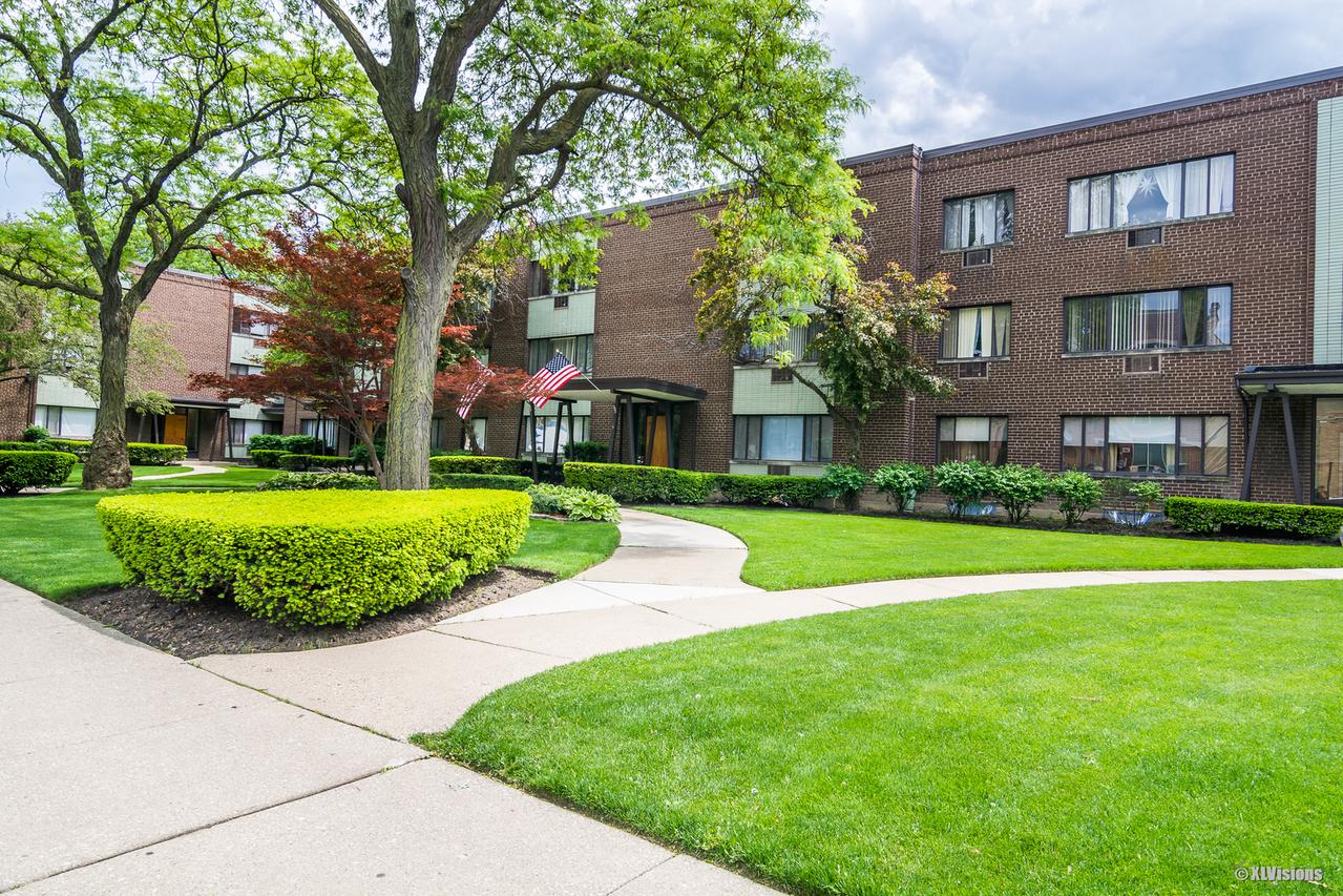 3445 W Bryn Mawr Ave. #2W, Chicago, IL 60659
