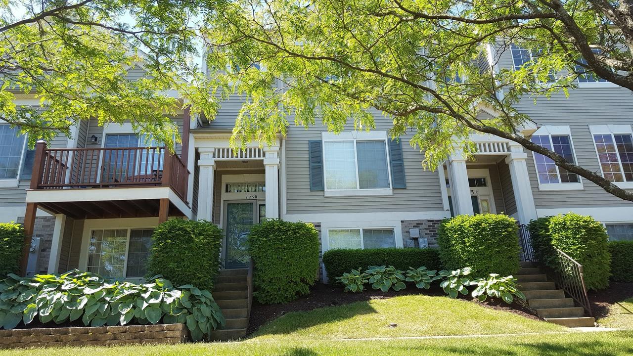 123 Enclave Cir. #B, Bolingbrook, IL 60440