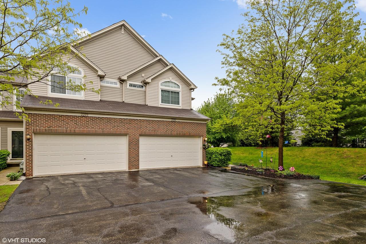 2219 Stoughton Dr., Aurora, IL 60502