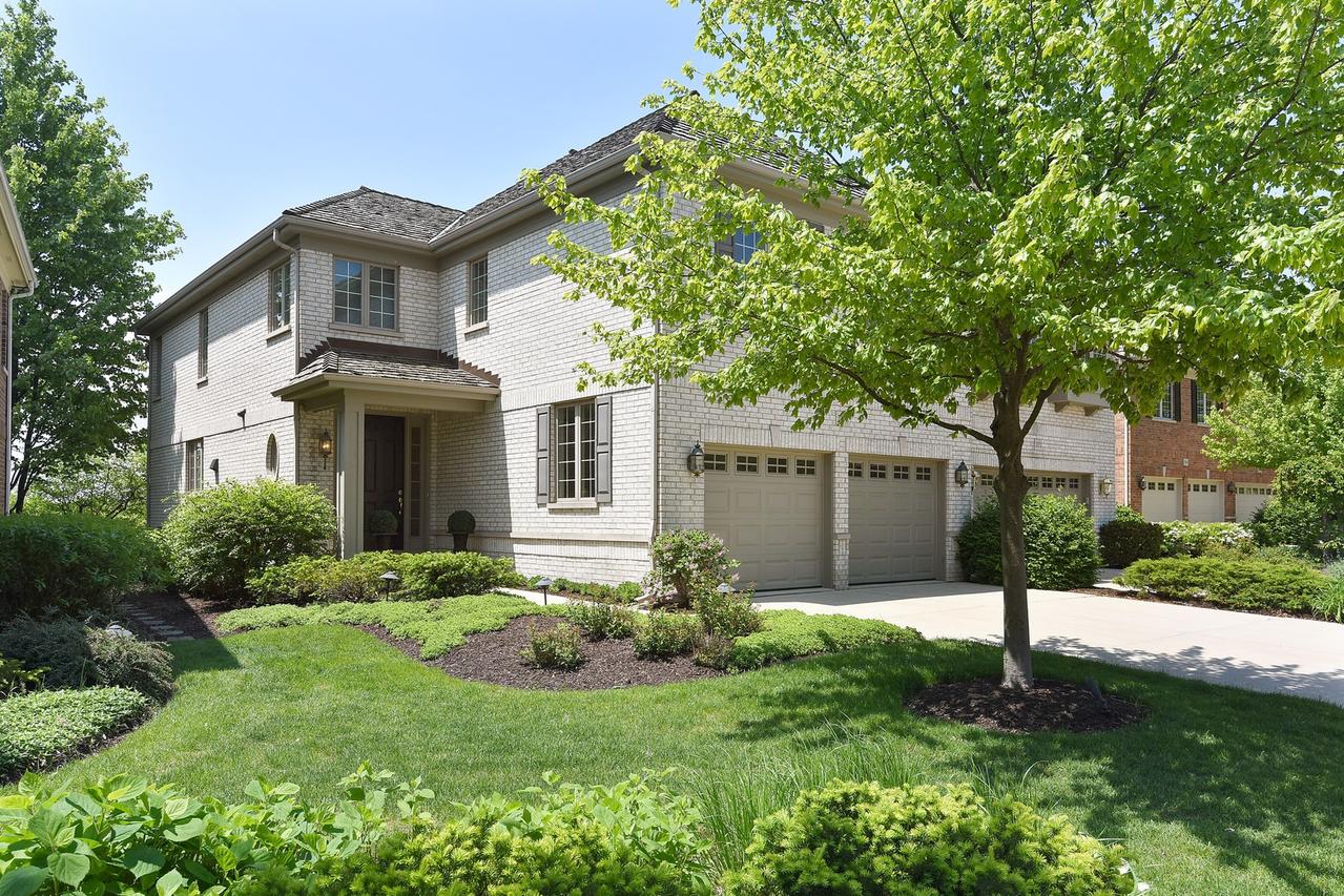 2178 Royal Ridge Dr., Northbrook, IL 60062