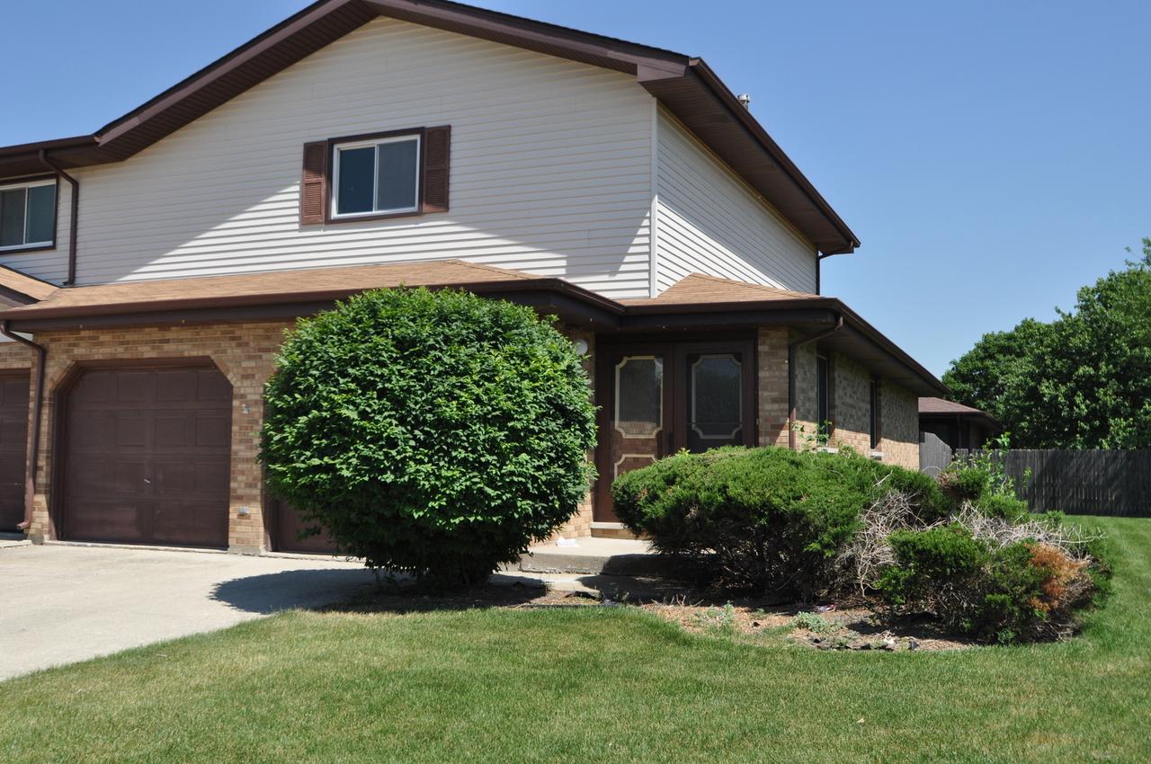893 Meadow Ridge Ln., New Lenox, IL 60451