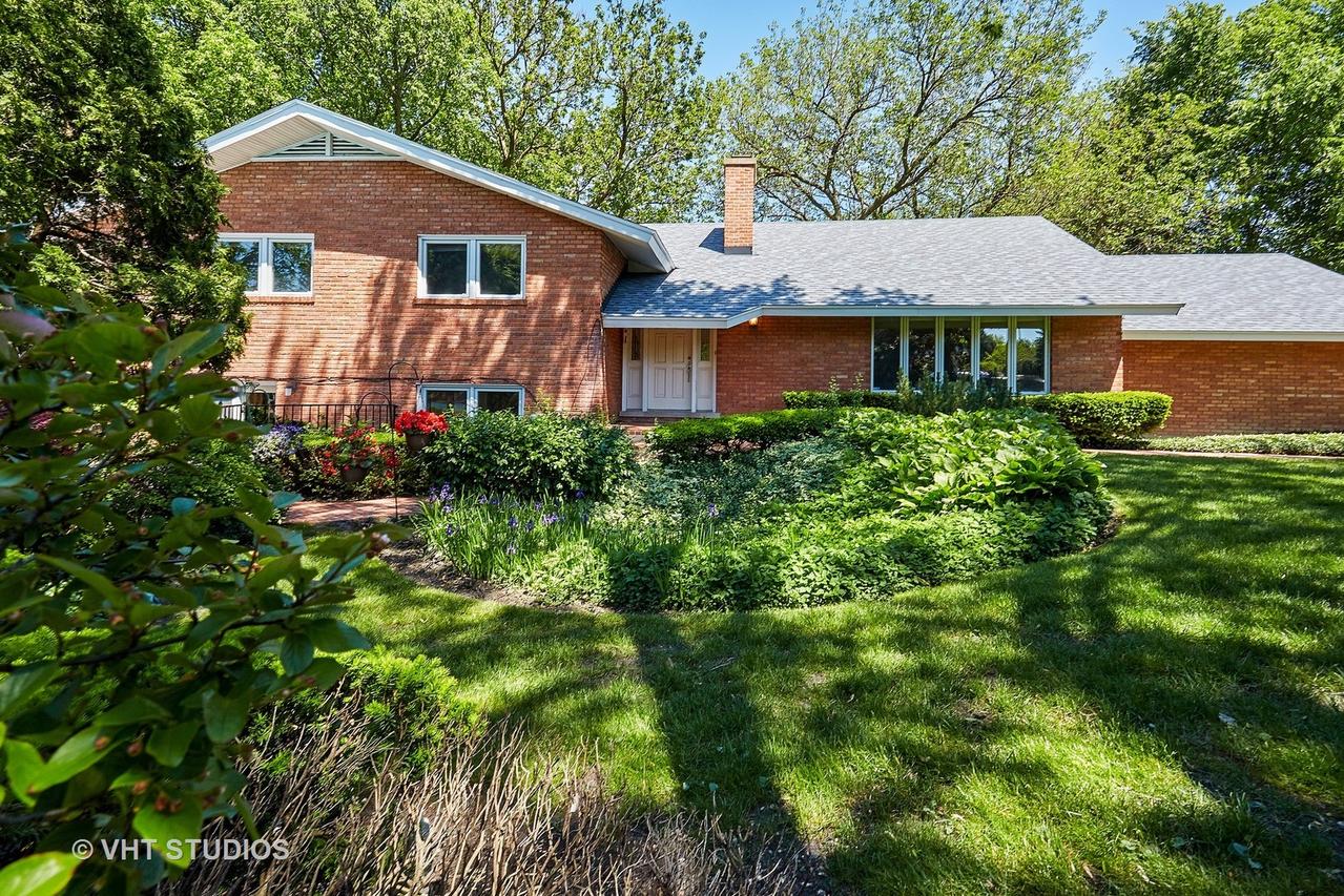 62 Golf Rd., Golf, IL 60029